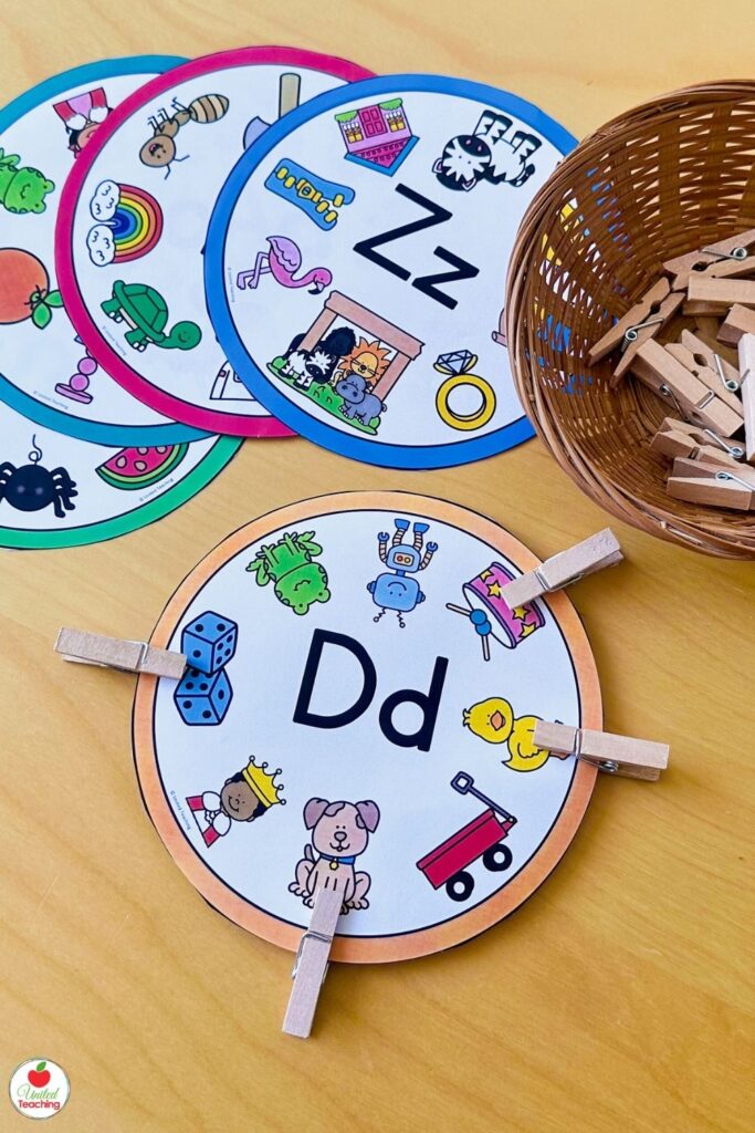 Letter D Beginning Sound Clip Card for teaching letter-sound correspondence