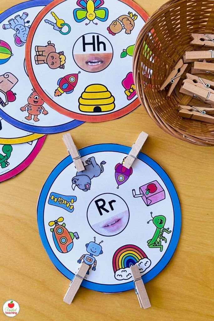 Letter R Beginning Sounds Clip Card with Mouth Formation