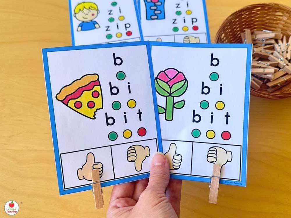 CVC Words Successive Blending True or False Task Cards for Kindergarten
